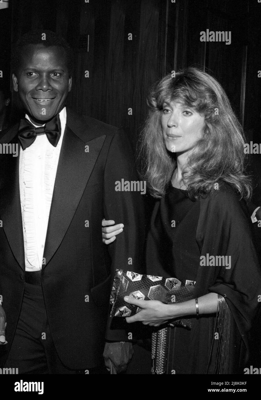 Sidney Poitier e Joanna Shimkus al NAACP Image Awards 1978 il 9 giugno 1978. Credit: Ralph Dominguez/MediaPunch Foto Stock