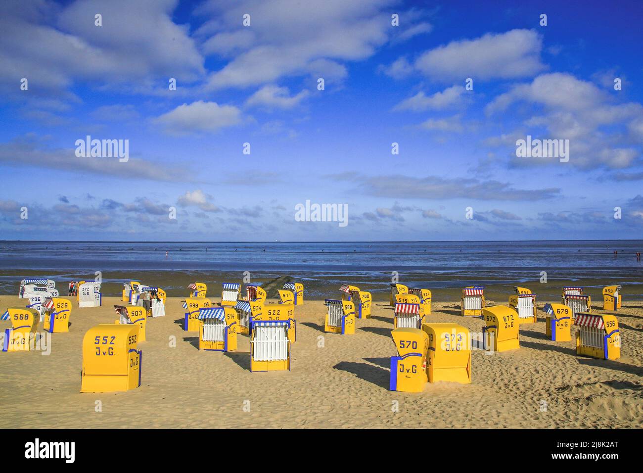 Sedia da spiaggia vuota a Doese, Germania, bassa Sassonia, Cuxhaven Foto Stock