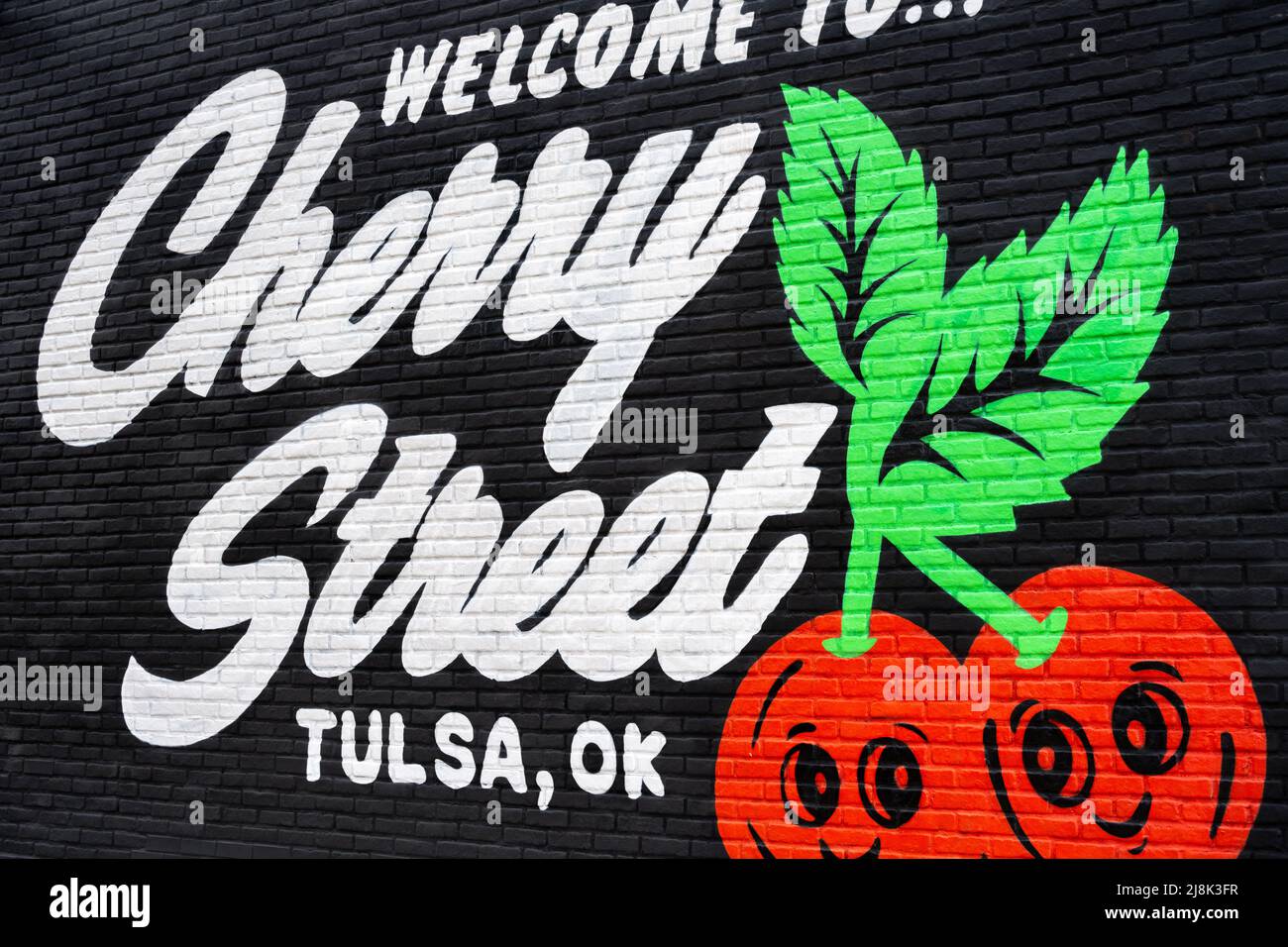 'Benvenuti a Cherry Street' murale dipinto a muro in mattoni nel quartiere di Cherry Street di Tulsa, Oklahoma. (USA) Foto Stock