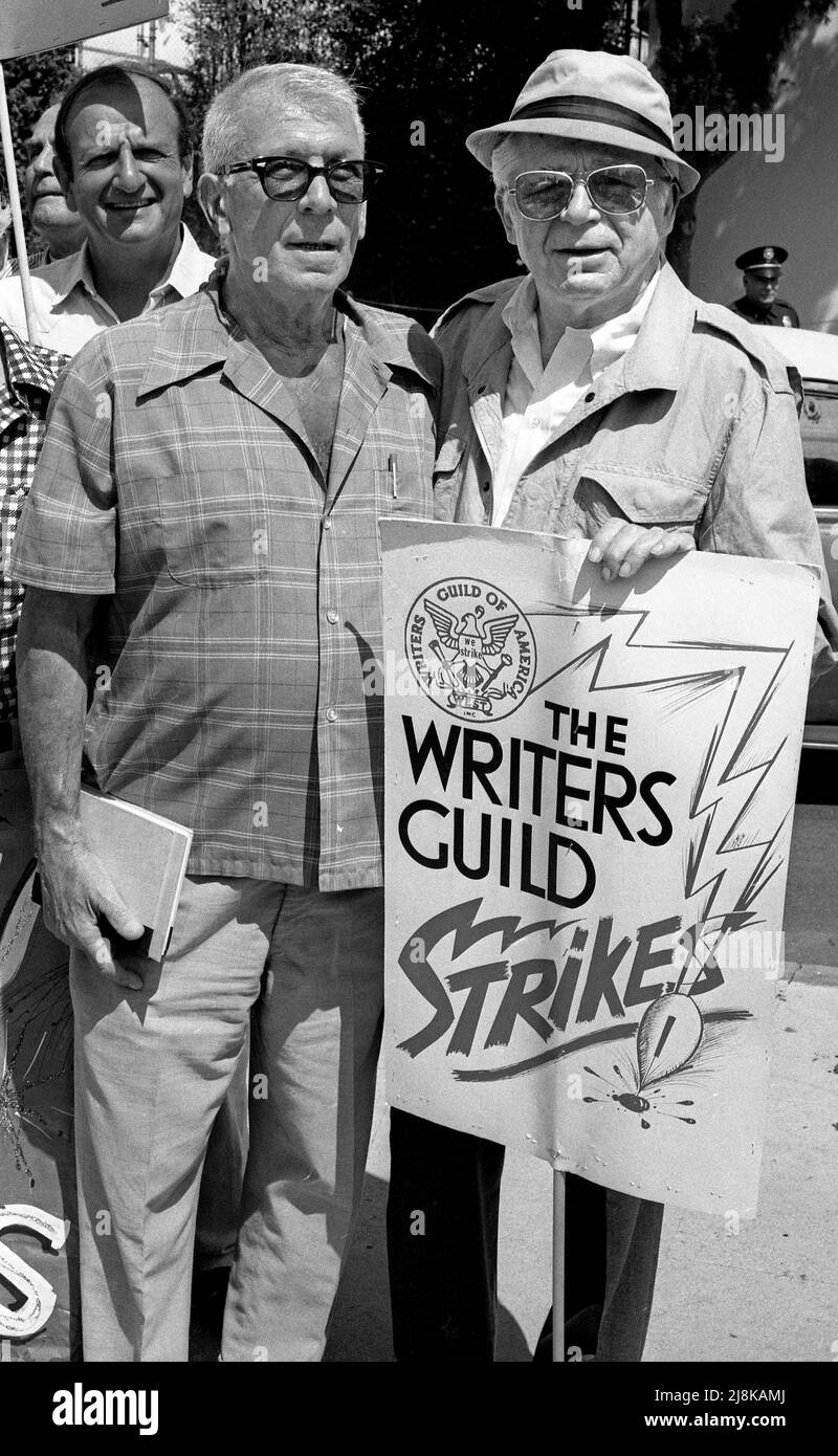Billy Wilder al picchetto con Richard Brooks e Bo Goldman in Back at Writers Strike in Hollywood, CA 1981 Foto Stock
