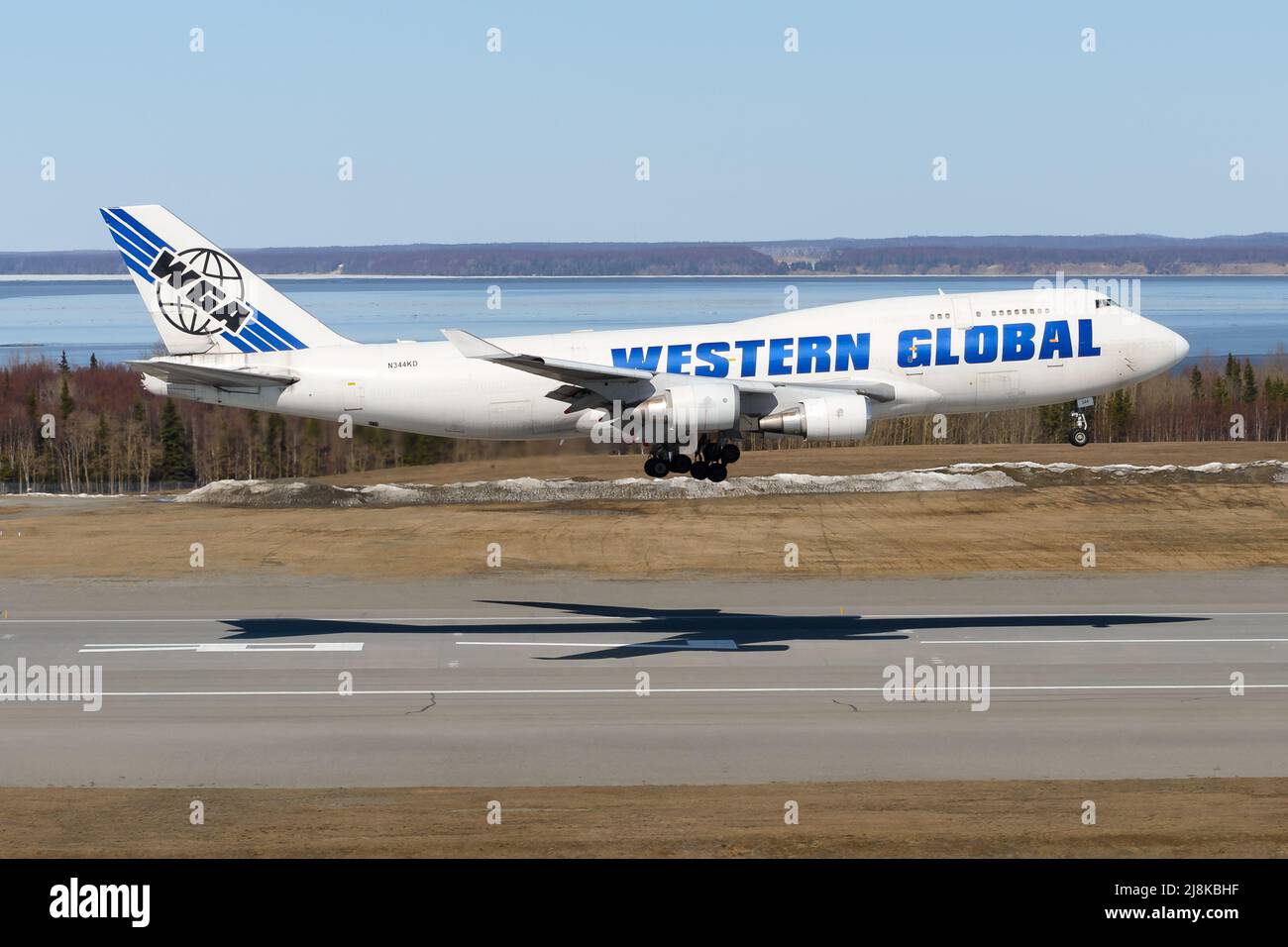 Western Global Airlines Boeing 747 aerei da carico in arrivo. Aereo B747 di WGA Cargo aereo di atterraggio. 747-400 piano. Foto Stock