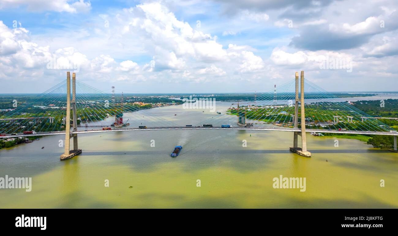 My Thuan Bridge, Vinh Long City, Vietnam, vista aerea. Il mio ponte di Thuan è famoso ponte nel delta di mekong, Vietnam. Foto Stock