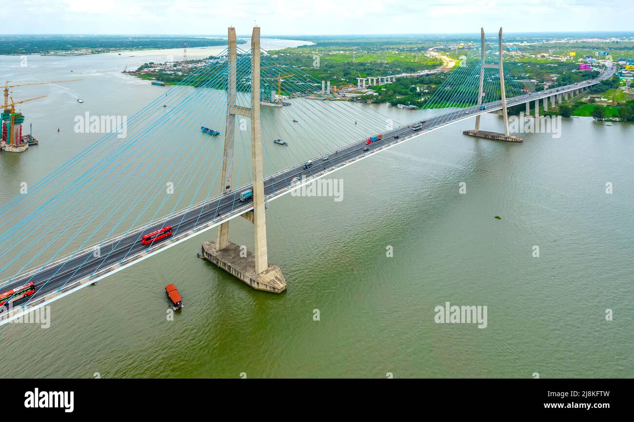 My Thuan Bridge, Vinh Long City, Vietnam, vista aerea. Il mio ponte di Thuan è famoso ponte nel delta di mekong, Vietnam. Foto Stock