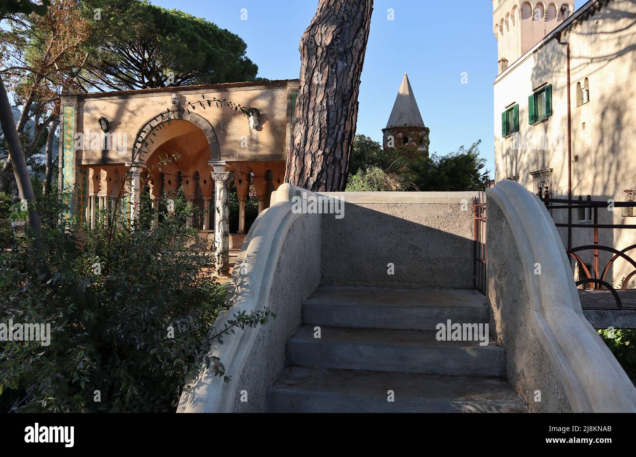 Ravello - Scorcio della scaletta del ponticello dell'Hotel Villa Cimbrone Foto Stock