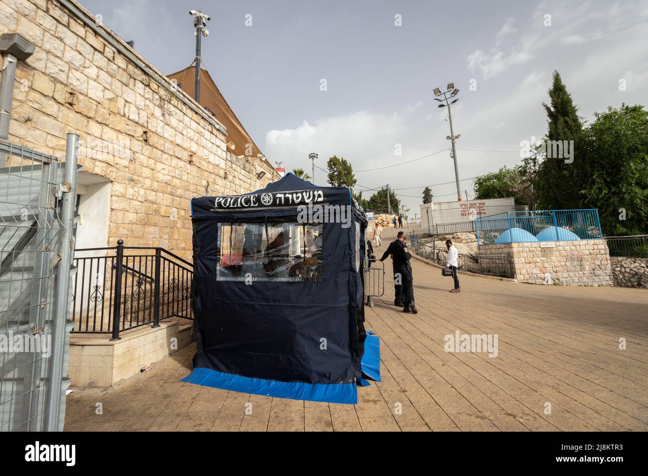 15-05-2022. meron-israele. Un checkpoint della polizia all'ingresso della tomba del Rabbi Shimon Bar Yochai a Meron prima della festa, per il n Foto Stock