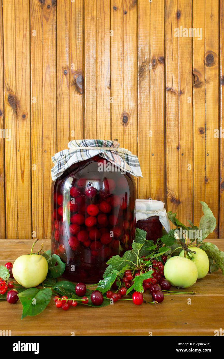 Ciliegie in scatola Foto Stock