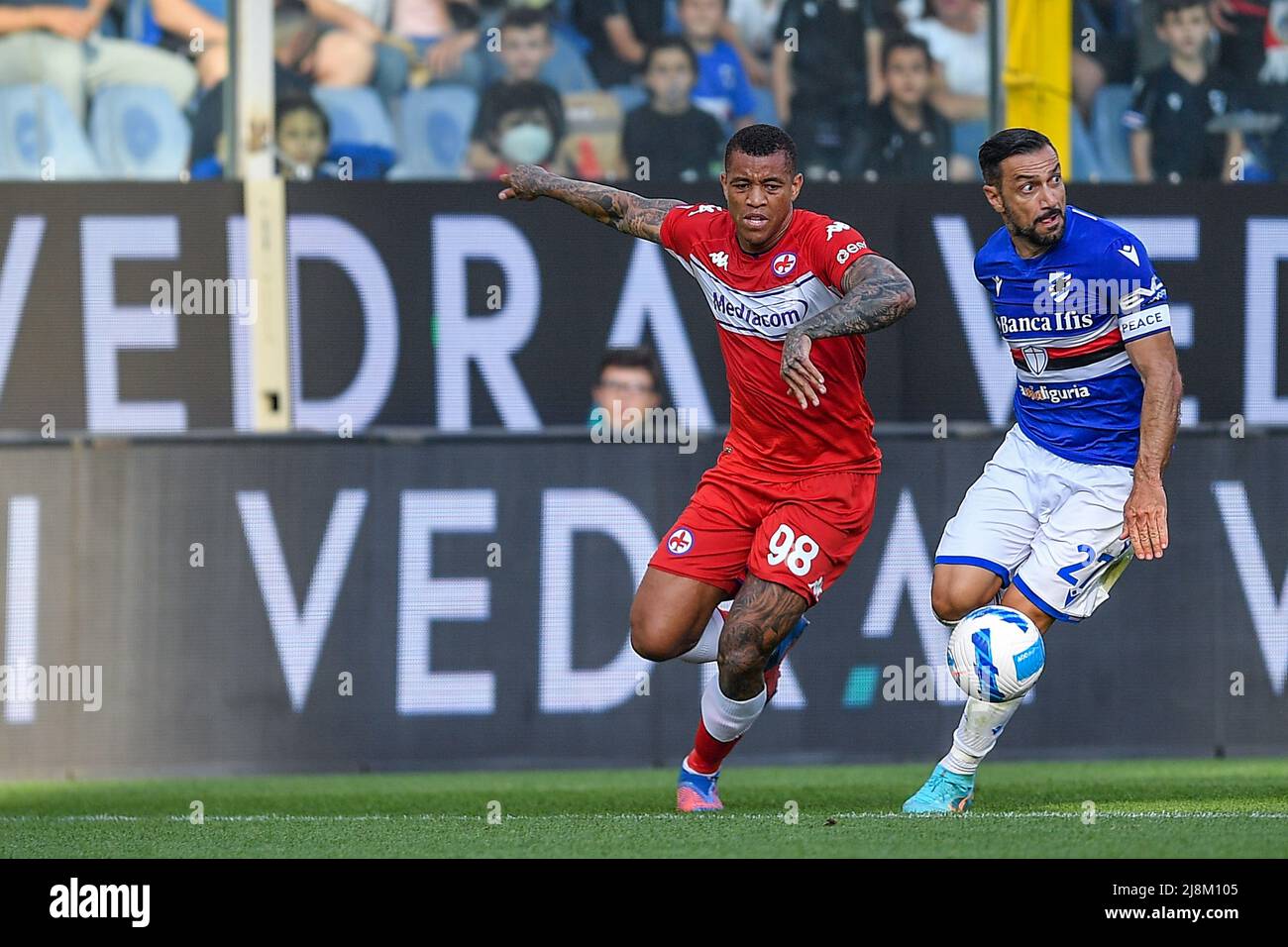 Stadio Luigi Ferraris, Genova, 16 maggio 2022, Julio Dos Santos De Paulo Igor (Fiorentina) - Fabio Quagliarella (Sampdoria) durante UC Sampdor Foto Stock