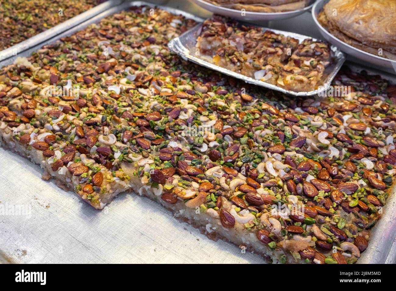 dolci arabi e dessert, baklava o baklawa closeup Foto Stock