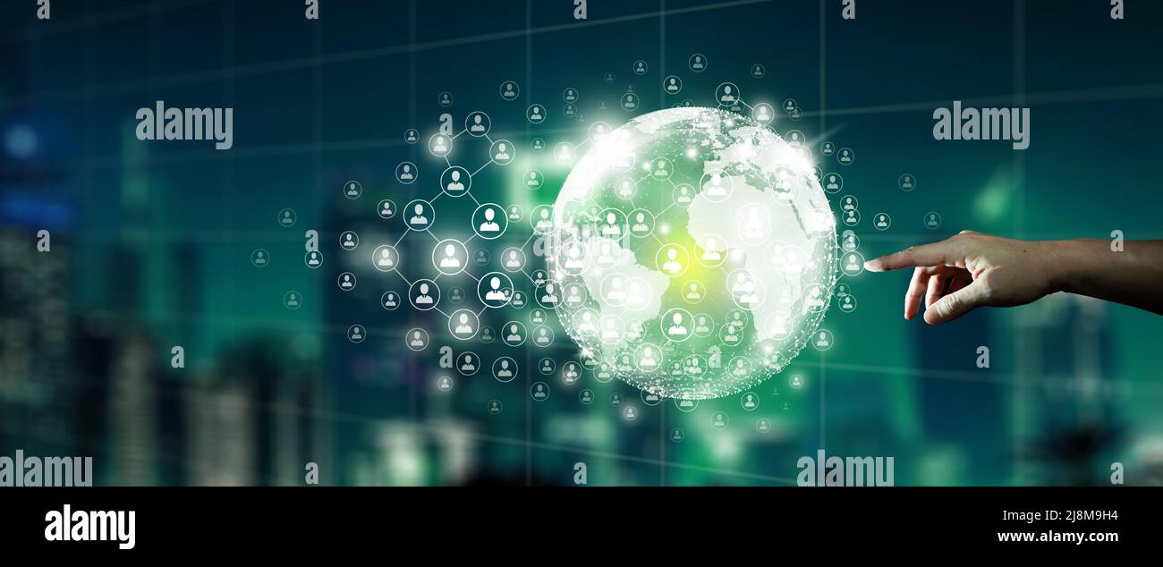 Nuovo concetto di connessione aziendale globale. Un uomo d’affari che guida la connessione globale con la connessione delle persone orbita in tutto il mondo. Mappa del mondo e connessione Foto Stock