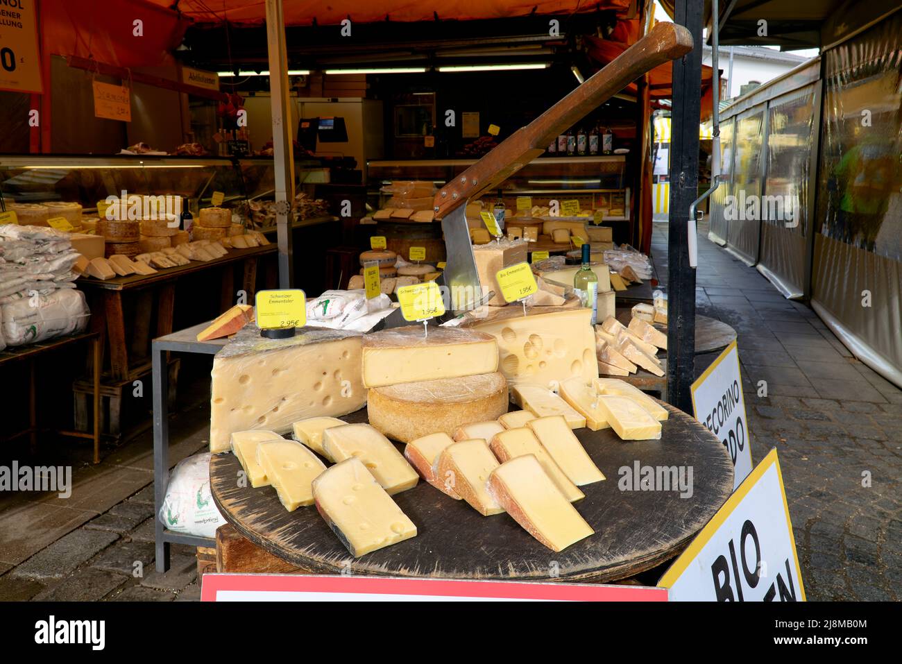 Germania Baviera Monaco di Baviera. Viktualienmarkt. Mercato. Formaggio Foto Stock