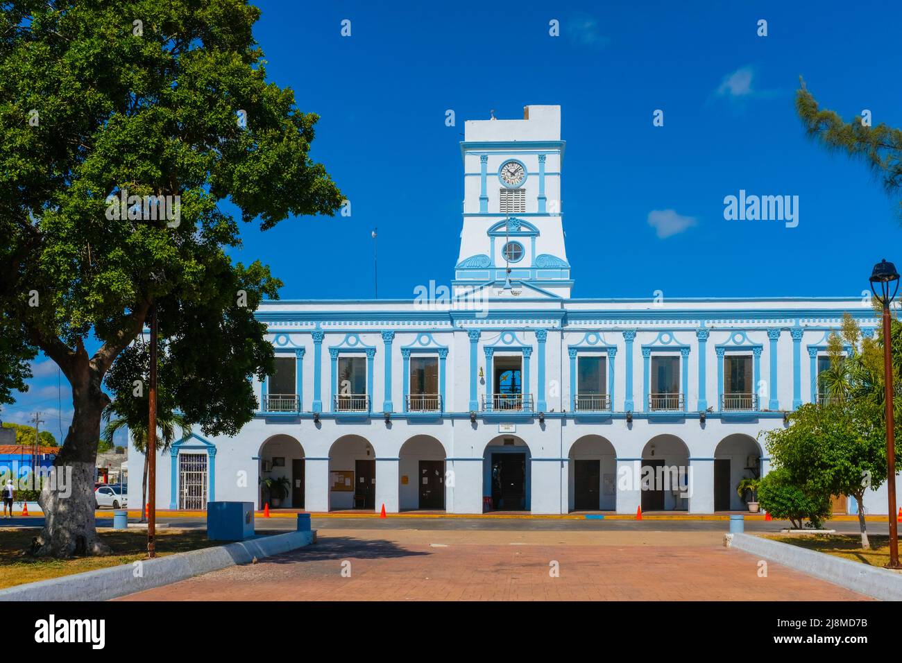 Il famoso edificio municipale di El Palacio che è la sede del comune di Progreso / città portuale di Progreso, Yucatan, Messico Foto Stock