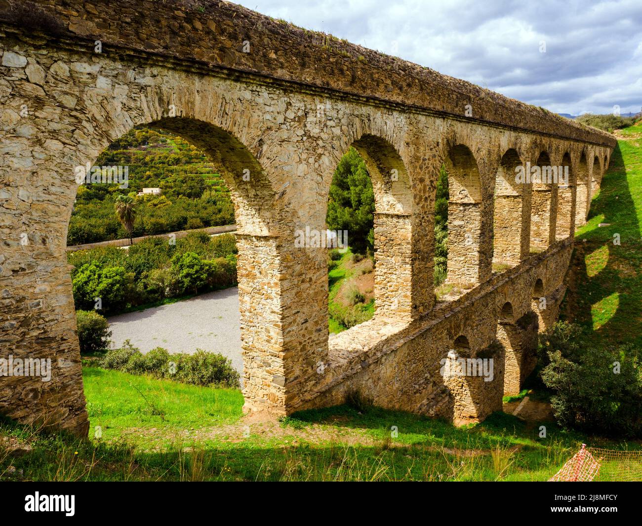 Acquedotto romano costruito nel 1st d.C. vicino ad Almunecar - Granada, Spagna Foto Stock