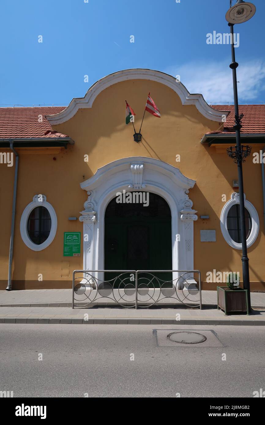 Ingresso alla biblioteca, Rackeve, contea di Pest, Ungheria Foto Stock
