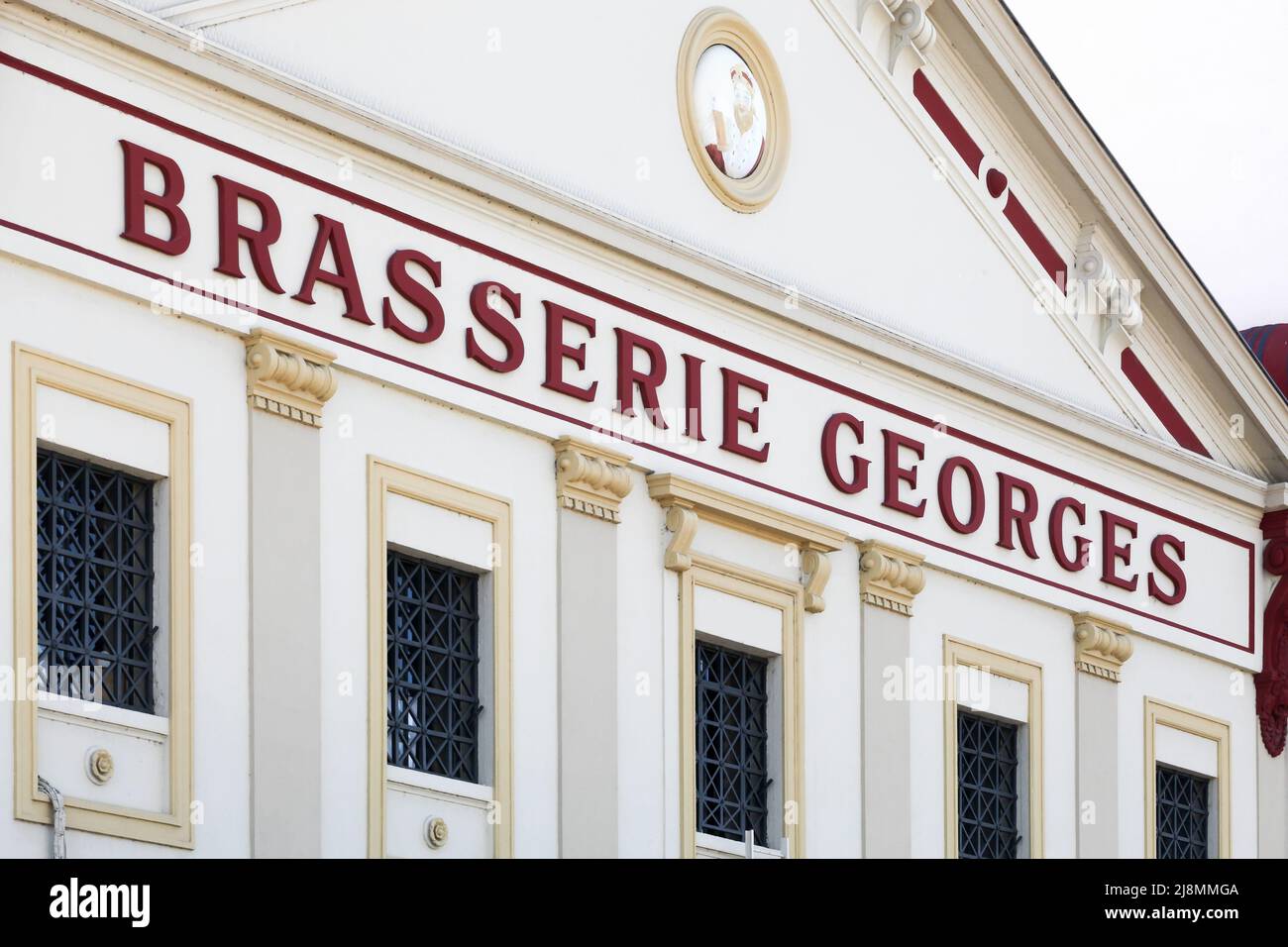 Lione, Francia - 21 maggio 2020: Facciata della famosa Brasserie Georges a Lione. E' la brasserie piu' antica della citta' e una delle piu' grandi brasserie Foto Stock