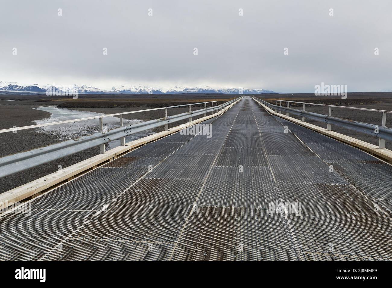 Ponte in acciaio a corsia singola in Islanda Foto Stock