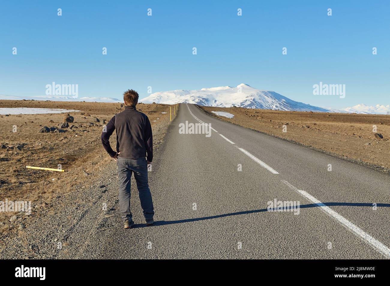 Il viaggio inizia dove finisce la strada Foto Stock