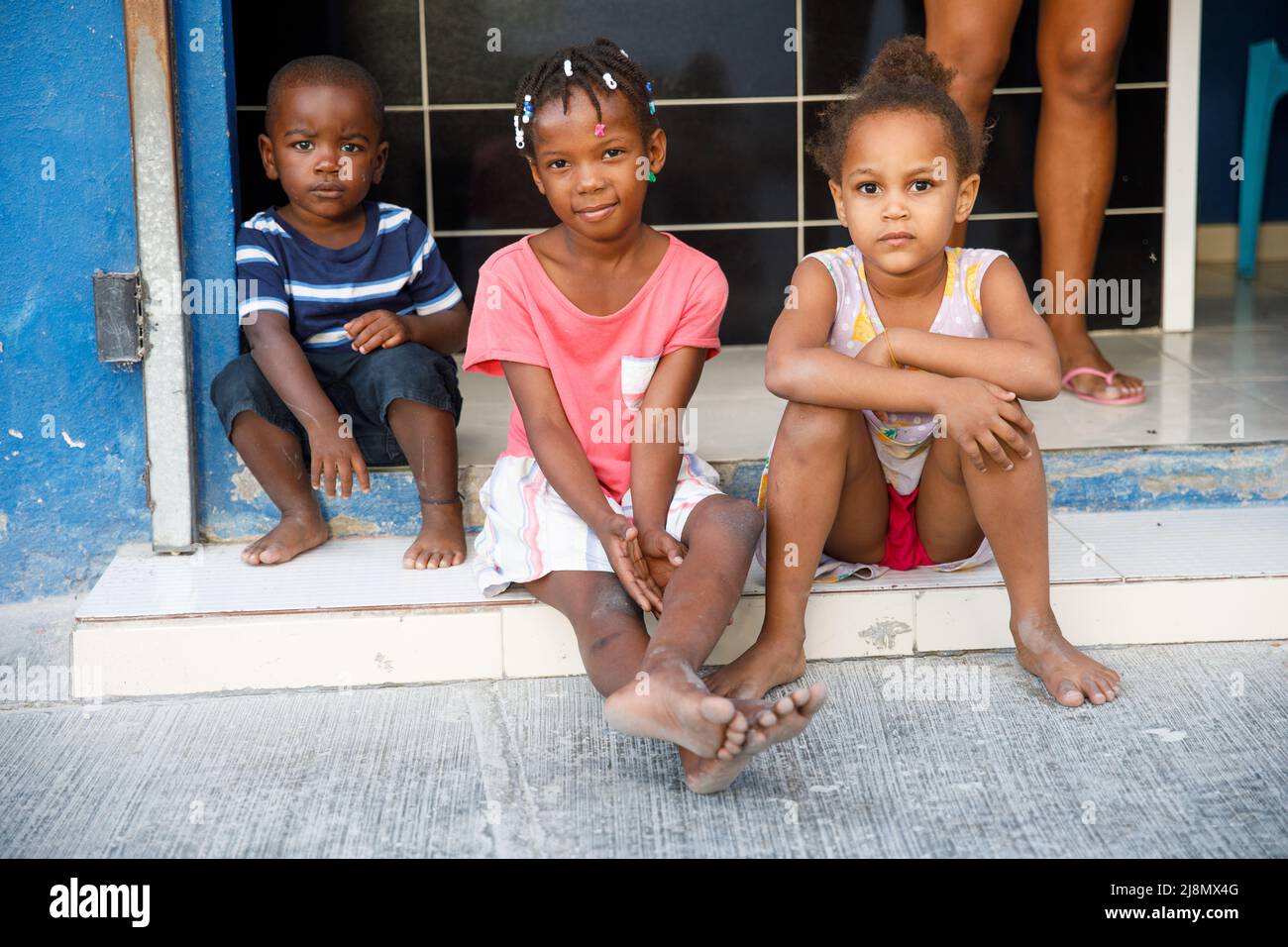2022.03.14 Repubblica Dominicana Punta Cana Bavaro Veron. Foto di bambini felici. Baraccopoli. Foto Stock