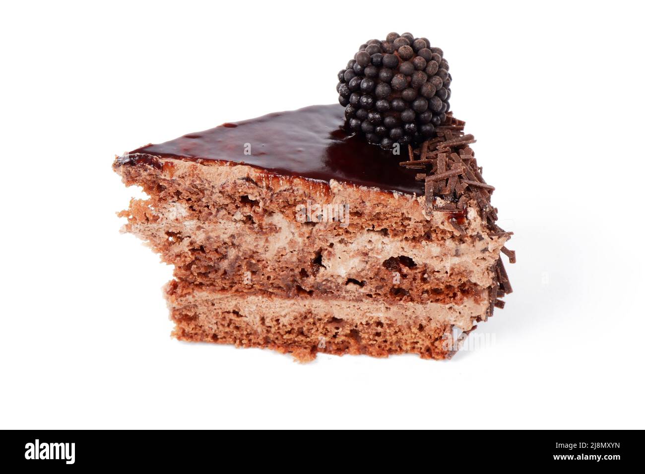 un pezzo di deliziosa torta al cioccolato isolata su sfondo bianco Foto Stock