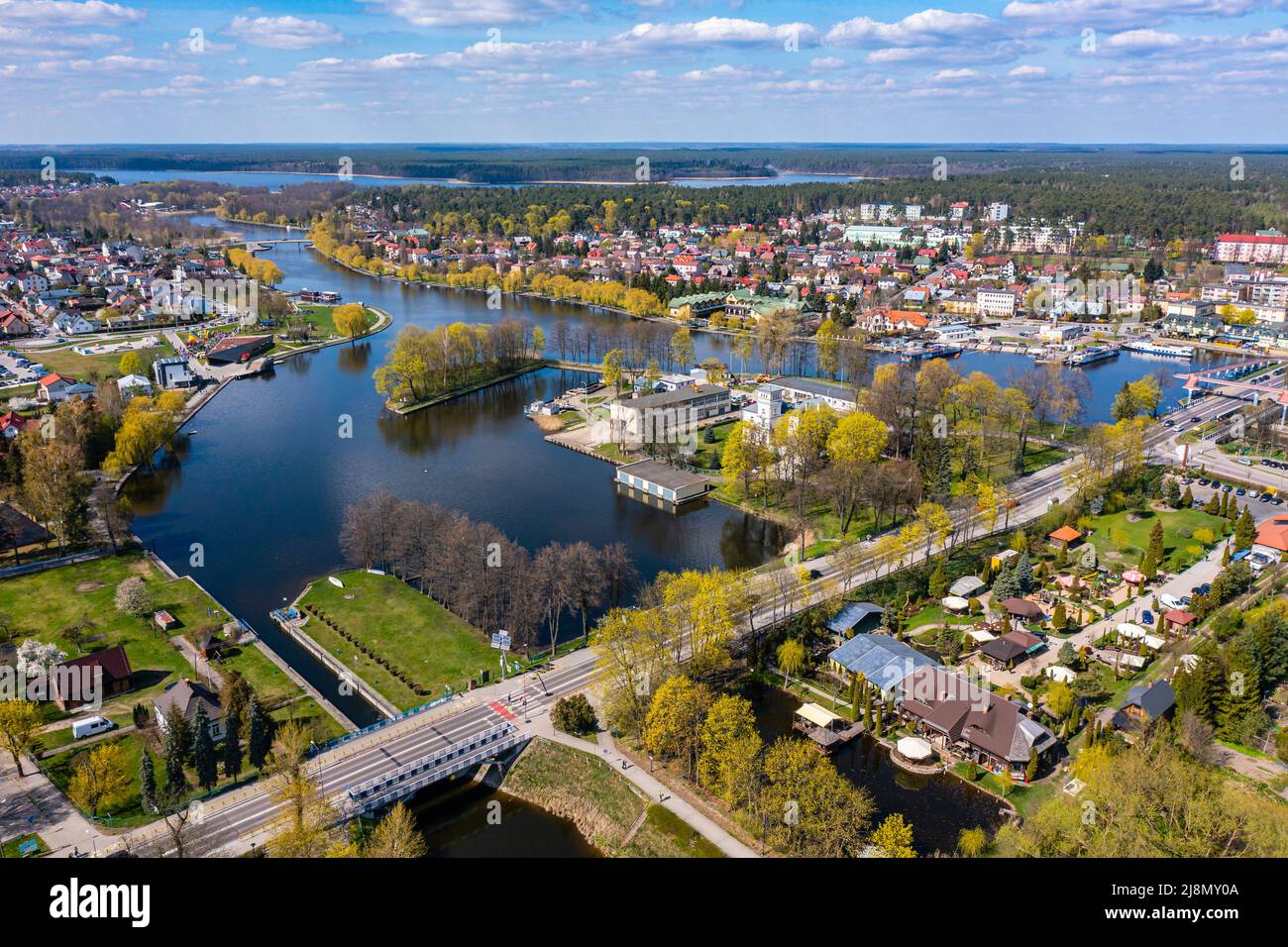 Città di Augustow con il fiume Netta e il paesaggio aereo del lago Necko Foto Stock