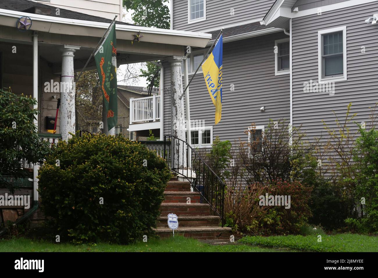 L’America sostiene l’Ucraina. La bandiera Ucraina è solidale con la lotta del popolo ucraino per la sua libertà., New Jersey, USA Foto Stock