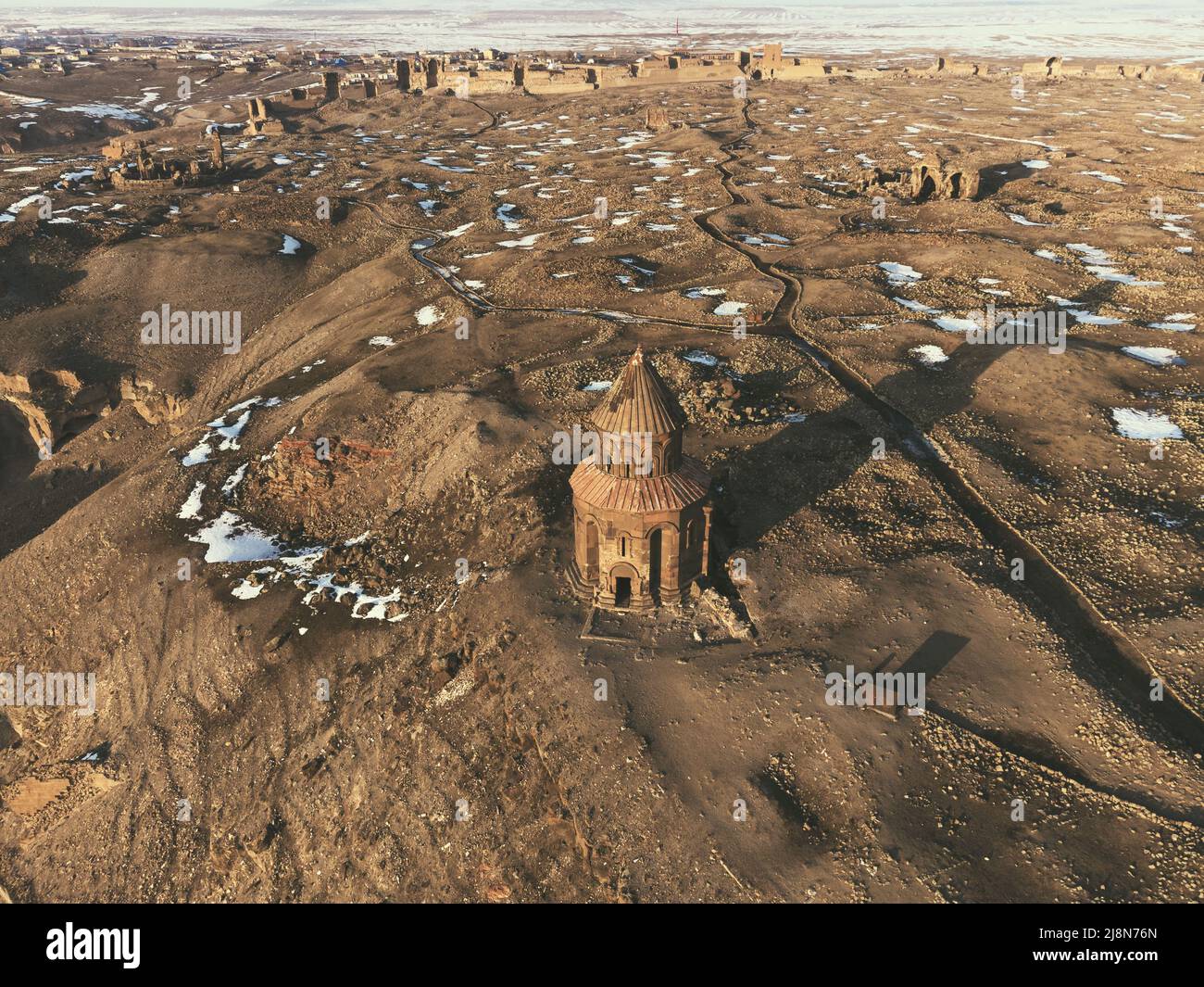 Kars, Turchia - 23 febbraio 2022: Veduta aerea della chiesa di San Gregorio ad Ani antica città di Kars Turchia Foto Stock