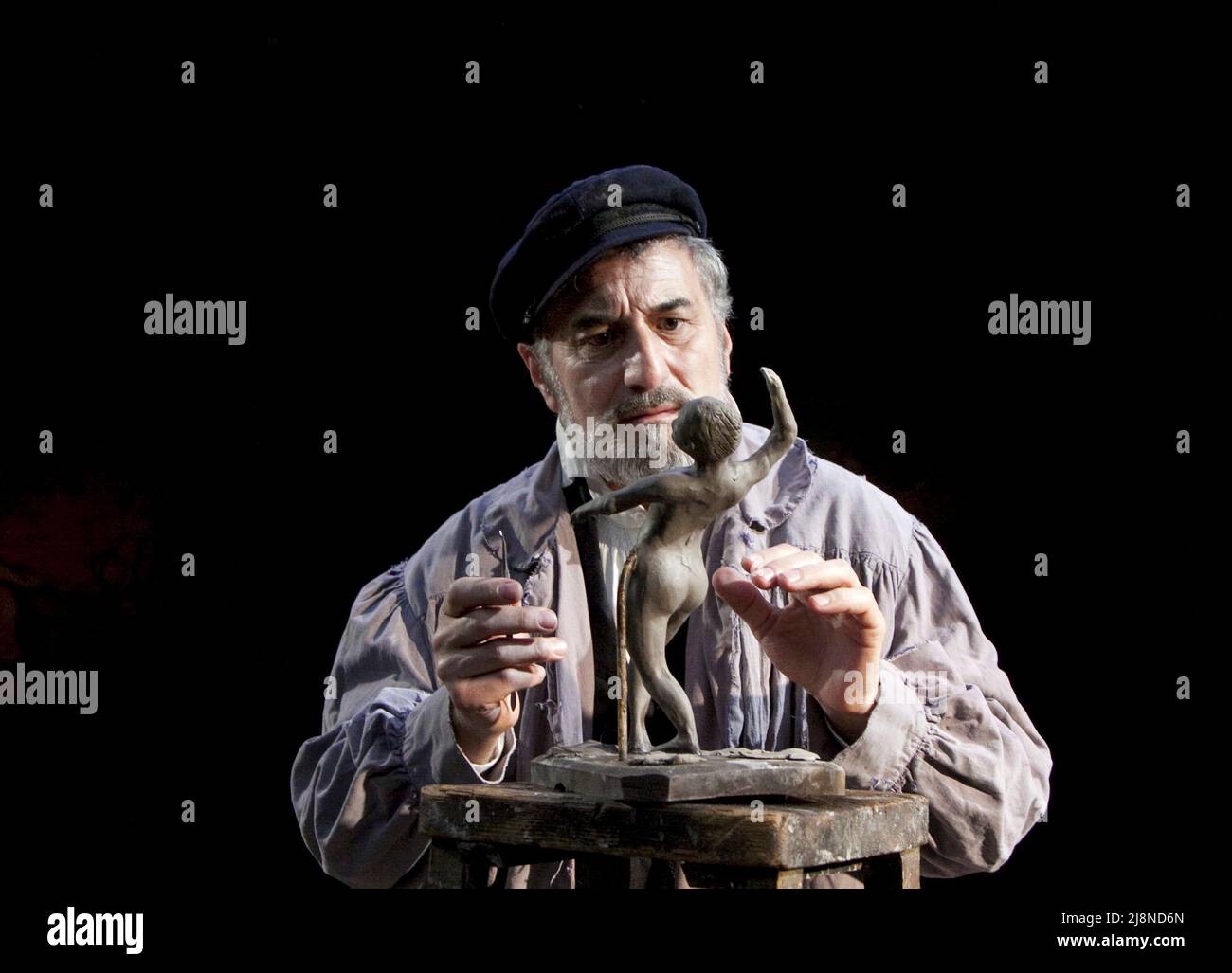 Henry Goodman (Edgar Degas) IN LINEA da Timberlake Wertenbaker all'Arcola Theatre, Londra E8 23/11/2009 disegno: William Dudley illuminazione: Oliver Fenwick regista: Matthew Lloyd Foto Stock