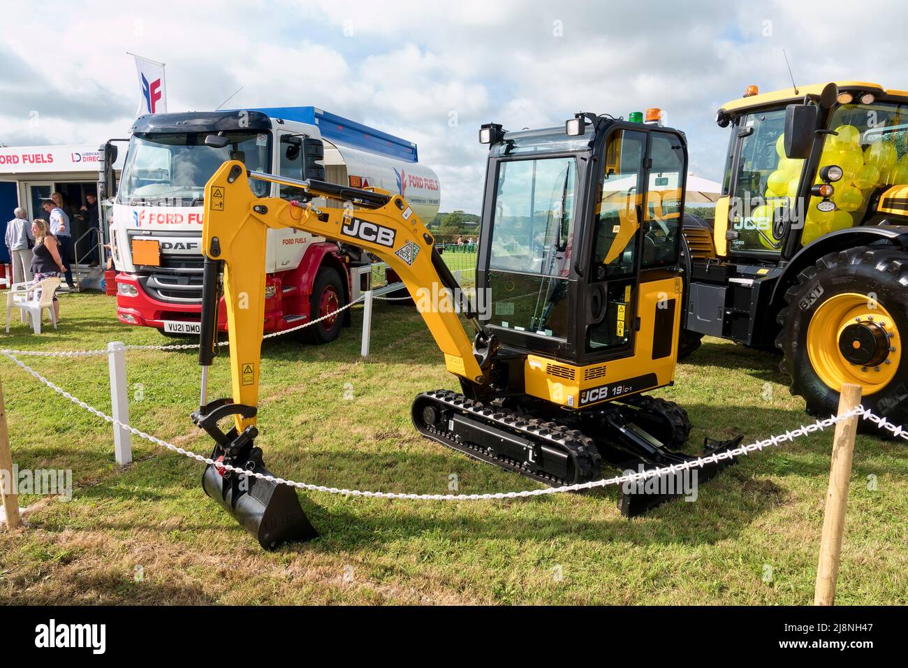 Frome, Somerset, UK - Settembre 11 2021: JCB 19C-i, 1,9 Ton, Mini Digger sul trade stand JCB al Frome Agricultural and Cheese Show 2021 Foto Stock