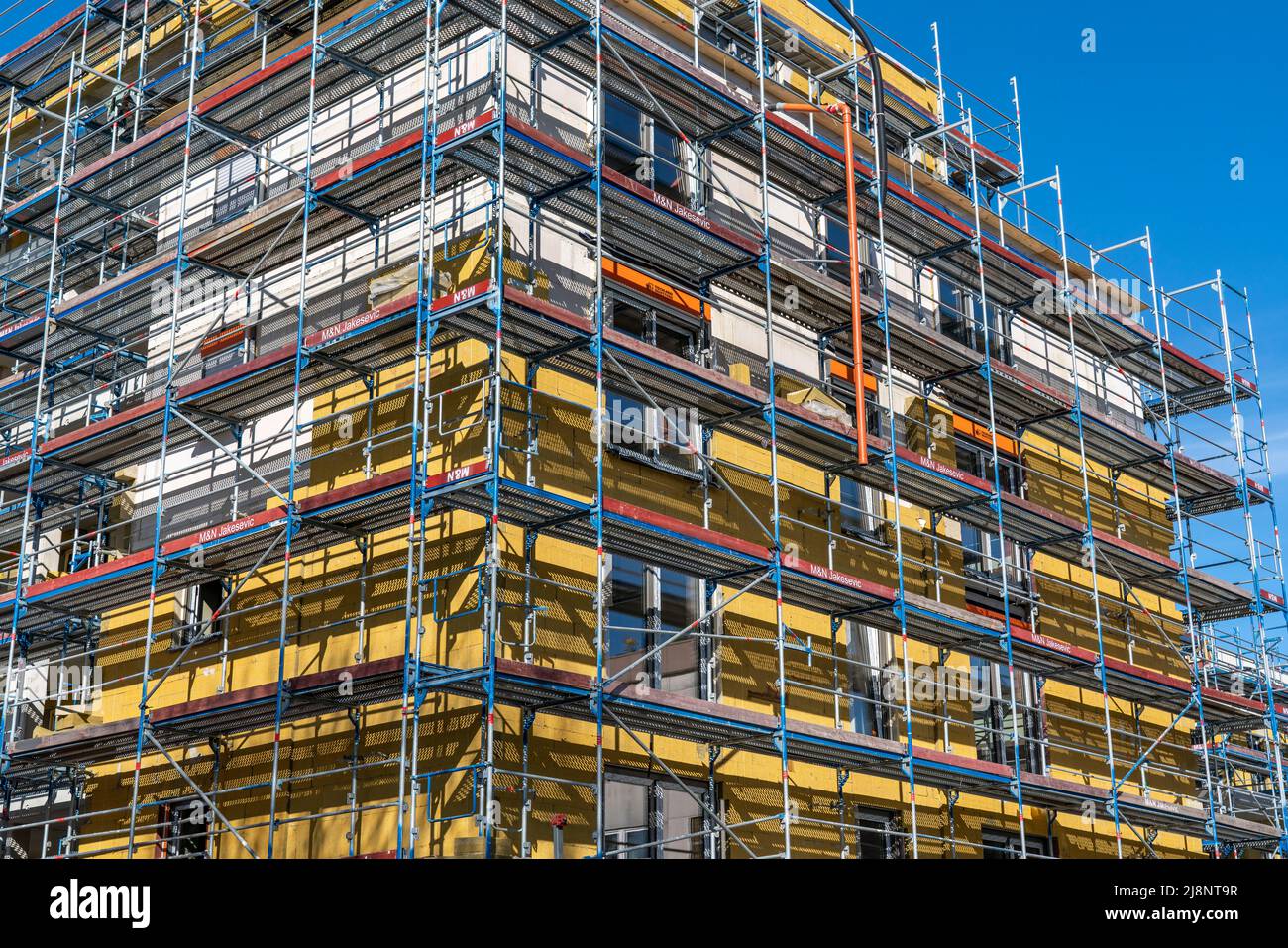 Wohnungsbau, Neubau einer Wohnanlage, Rohbau, teils schon mit Wärmedämmung versehen, NRW, Deutschland, Foto Stock