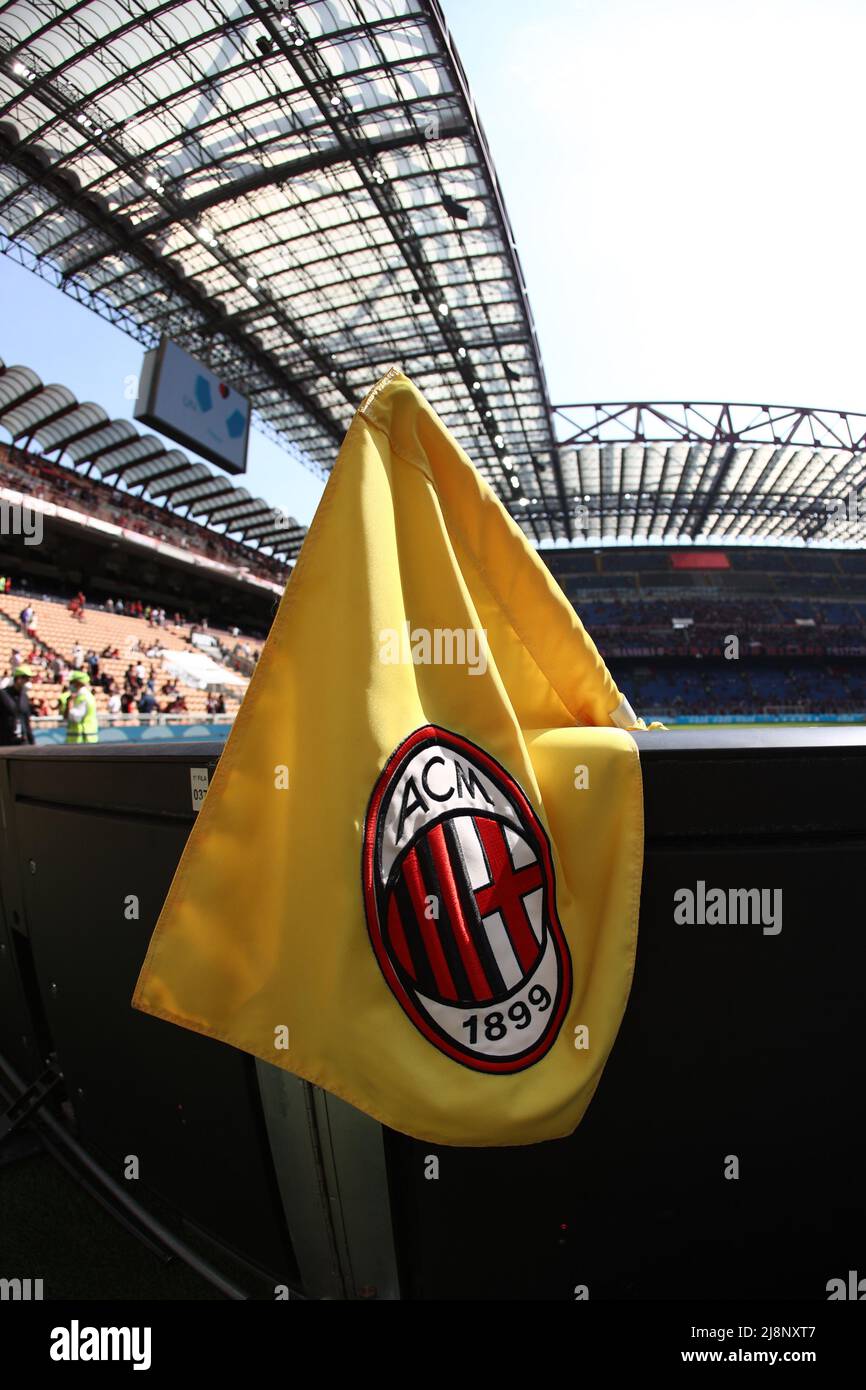 Stadio San Siro, Milano, 15 maggio 2022, AC Milan bandiera d'angolo durante AC Milan vs Atalanta BC - Serie italiana di calcio A match Foto Stock