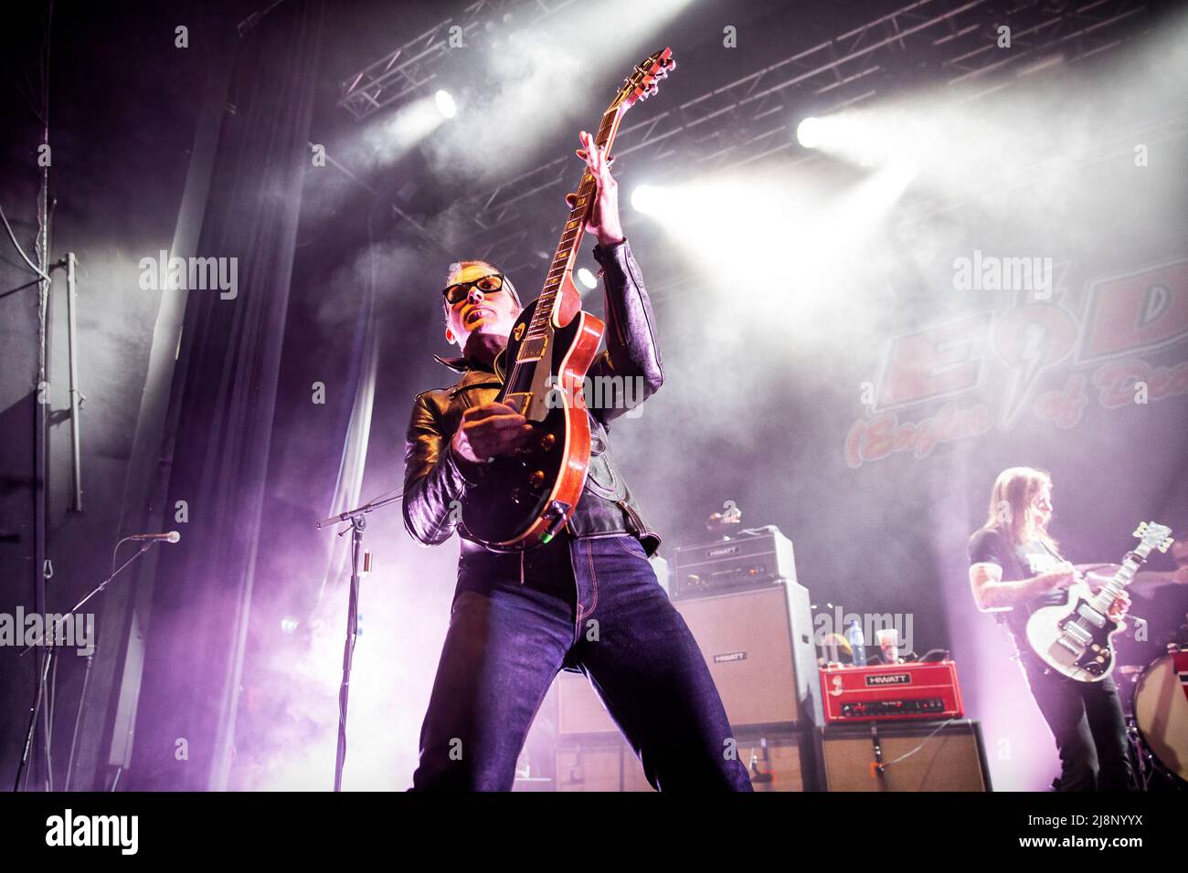 Oslo, Norvegia. 16th, maggio 2022. La rock band americana Eagles of Death Metal suona un concerto dal vivo al Sentrum Scene di Oslo. Qui il chitarrista Josh Jove è visto dal vivo sul palco. (Photo credit: Gonzales Photo - Terje Dokken). Foto Stock