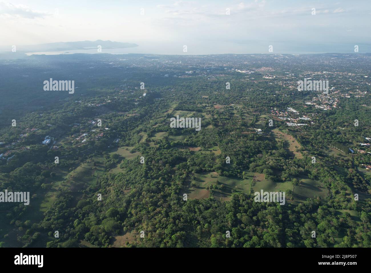 Valle verde in Managua aereo vista fatto in giornata di sole Foto Stock
