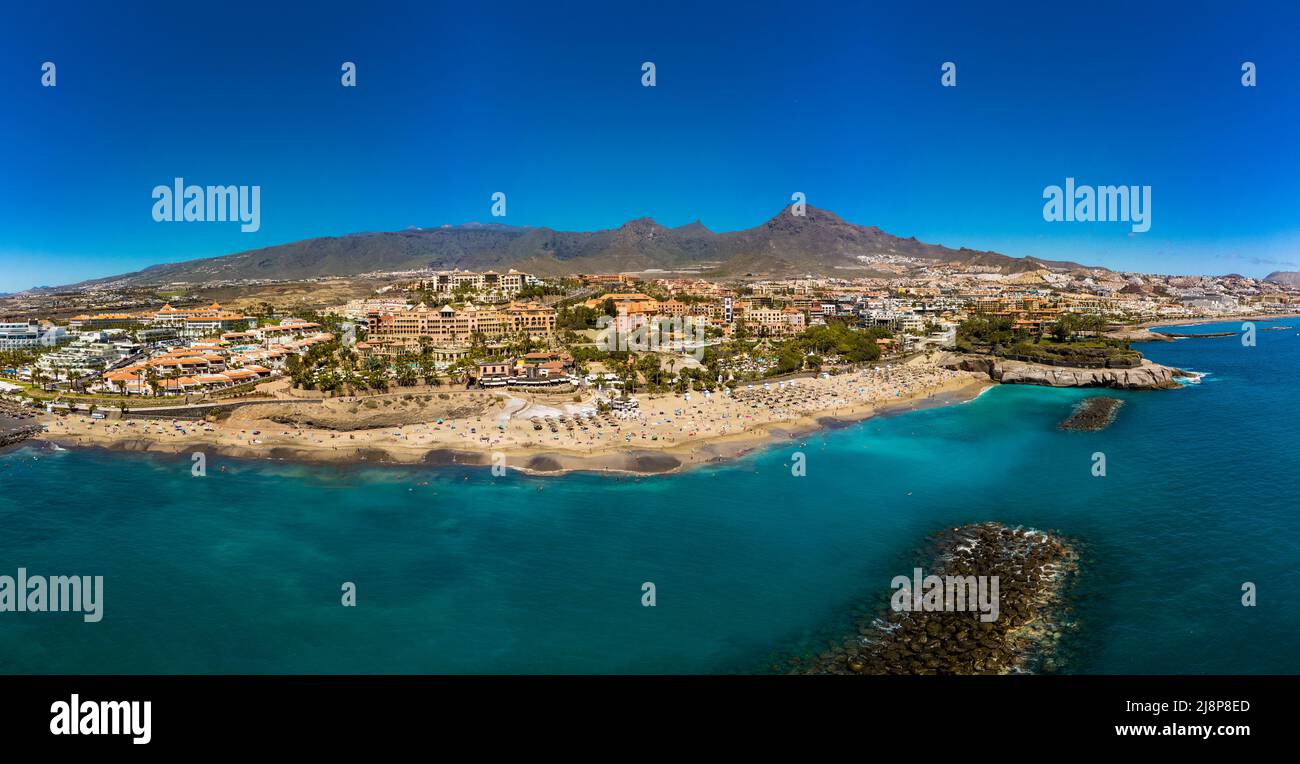 Spiaggia di sabbia bianca e costa di El Duque a Tenerife. Adeje costa Canarie, Spagna Foto Stock