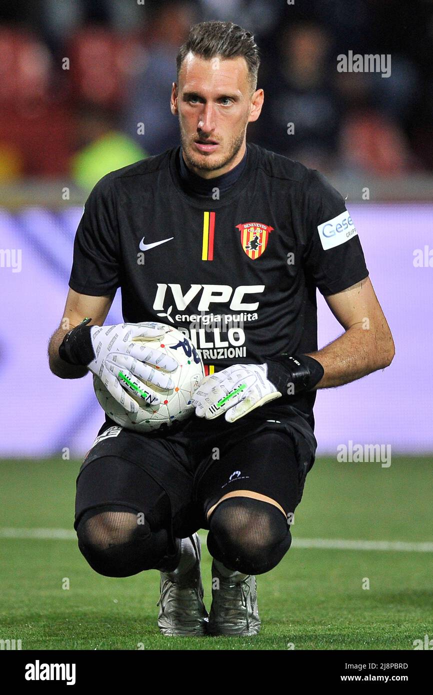 Andrea Paleari Jogador Benevento Durante Jogo Campeonato Italiano Serie  Entre — Fotografia de Stock Editorial © VincenzoIzzo #535949916