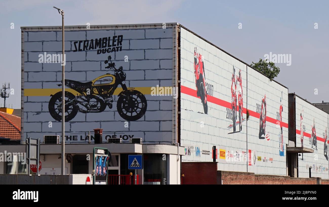 Sede della Ducati, azienda italiana di produzione motociclistica. Muro  commemorativo con la più famosa Foto stock - Alamy