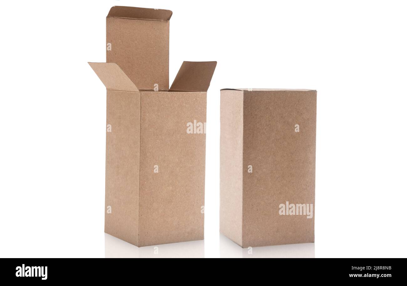 Scatola di cartone isolate su sfondo bianco Foto Stock