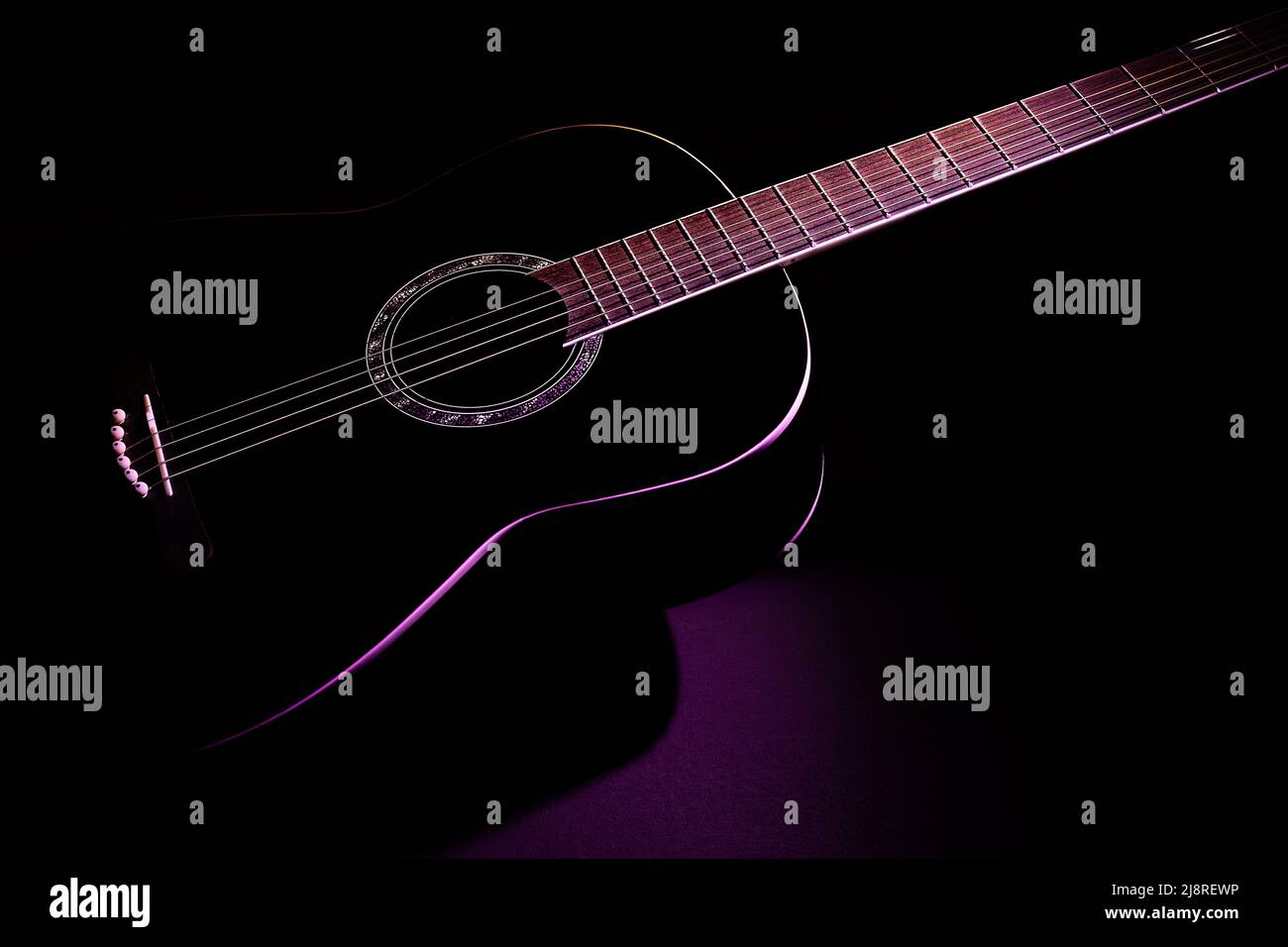 chitarra nera vista isometrica close-up. musica chitarra basso concetto chiave Foto Stock