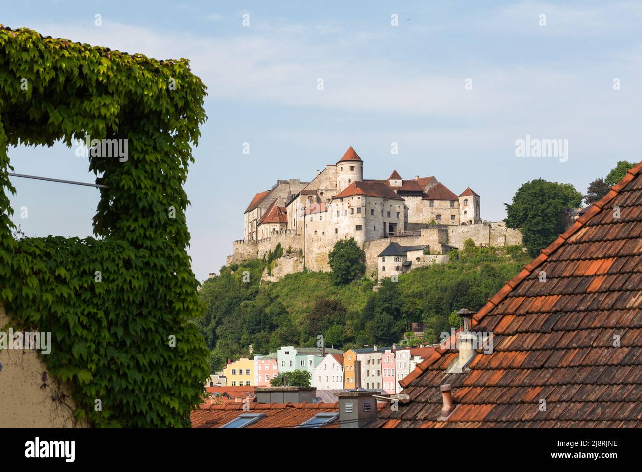 Burghausen, Germania - 24 luglio 2021: Castello principale di Burghausen - il castello più lungo del mondo. Foto Stock