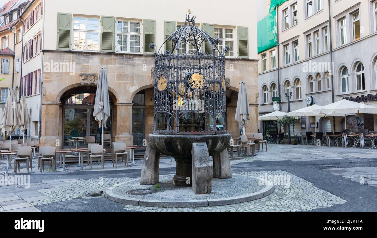 Stoccarda, Germania - 29 luglio 2021: Vista sulla fontana Hans im Glück. Memoriale della famosa fiaba tedesca. Foto Stock
