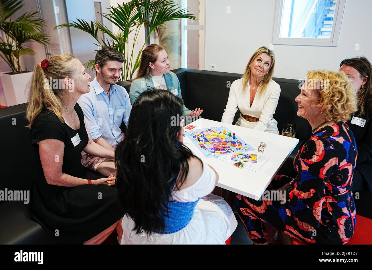 2022-05-18 11:55:02 LEIDEN - Regina Maxima durante una visita di lavoro alla Leiden University of Applied Sciences nel contesto del benessere degli studenti nella formazione. ANP MARCO DE SWART netherlands OUT - belgium OUT Credit: ANP/Alamy Live News Foto Stock