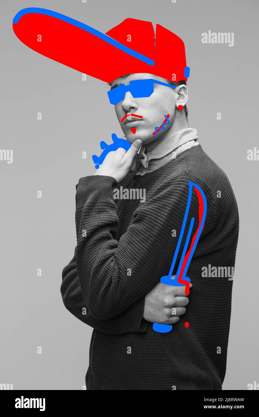 Opere d'arte contemporanea. Ritratto monocromatico del giovane uomo strano con disegni luminosi, scarabocchi. Concetto di arte, creazione, aspirazione, umorismo, caricatura Foto Stock