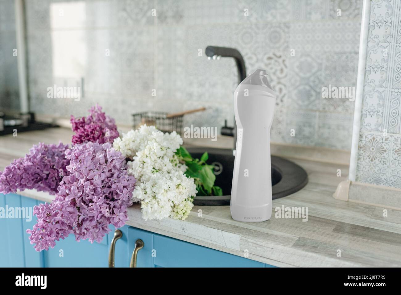 mockup di imballaggio bianco per detersivo della cucina per pubblicizzare il vostro prodotto Foto Stock