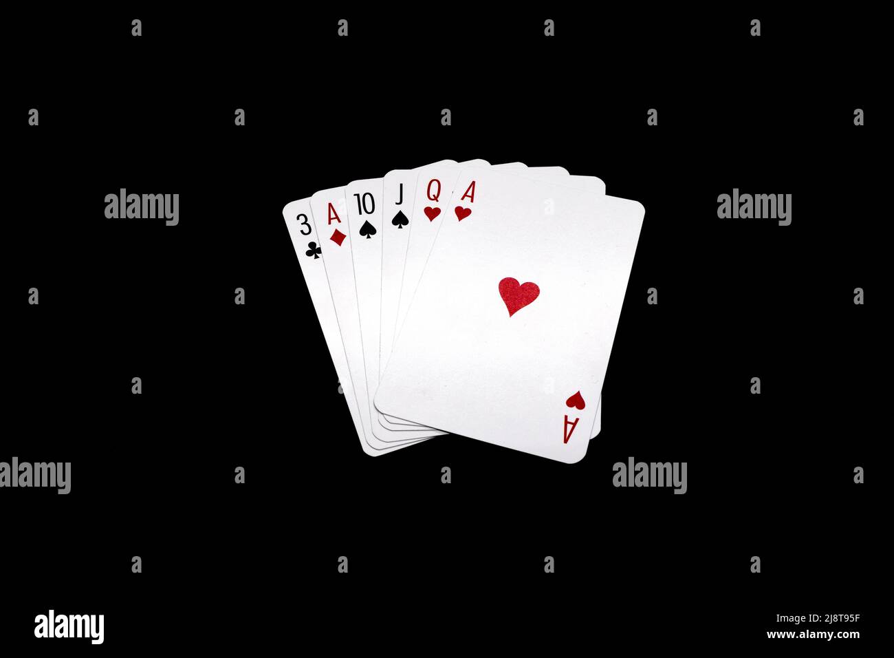 Mano di poker con coppia di assi isolati su sfondo nero Foto Stock