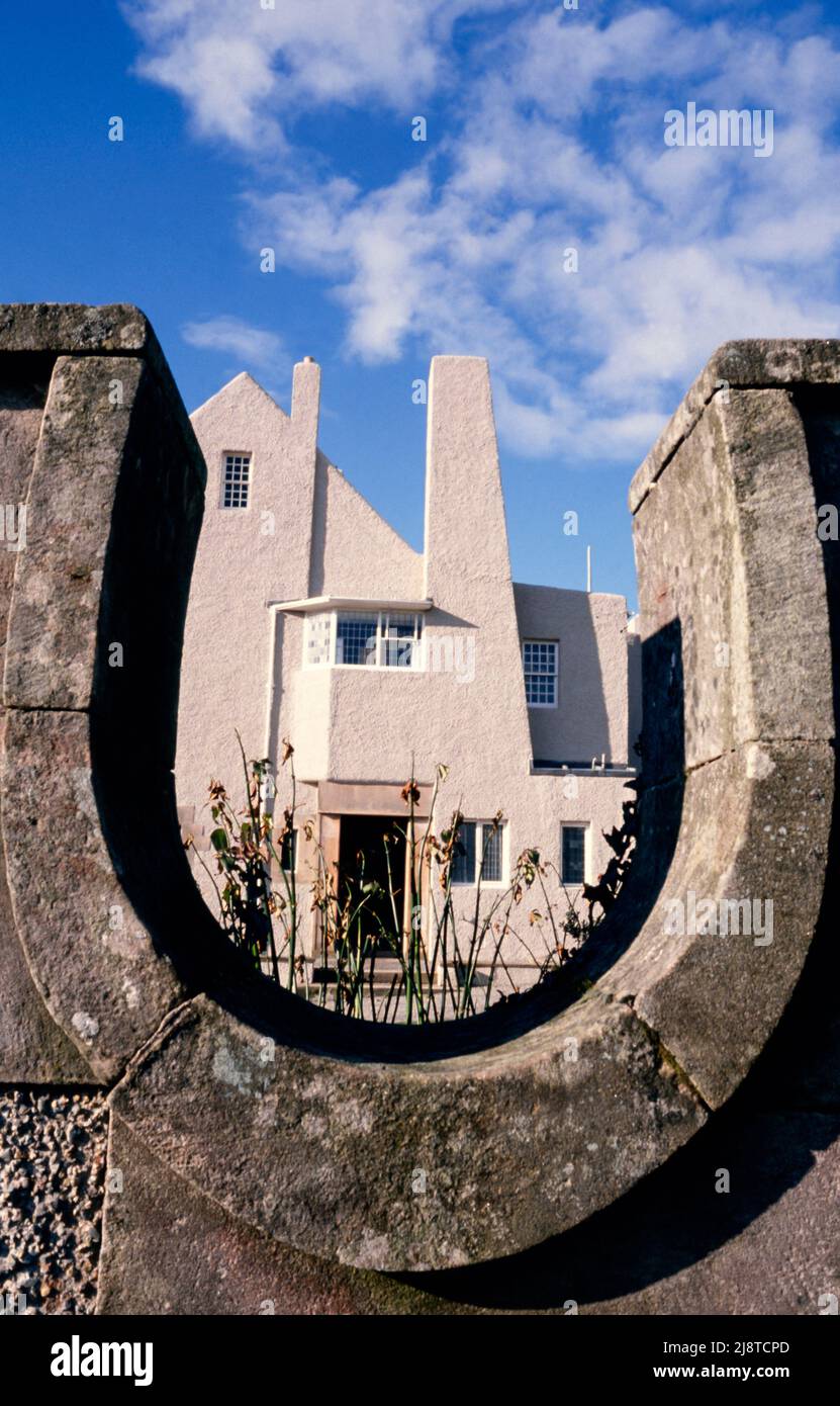 The Hill House, progettato da Charles Rennie Mackintosh per la famiglia Blackie, aperto al pubblico dal National Trust for Scotland, Helensburgh, Argy Foto Stock