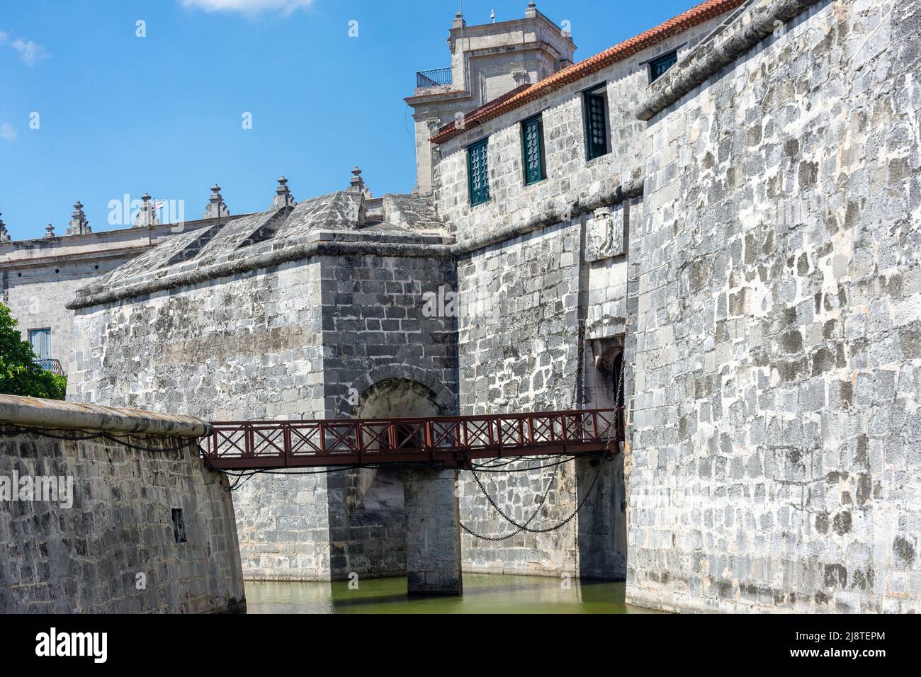 Ingresso al Castillo de la Real Fuerza (Castello della forza reale) da Avenue del Puerto, l'Avana Vecchia, l'Avana, la Habana, Repubblica di Cuba Foto Stock