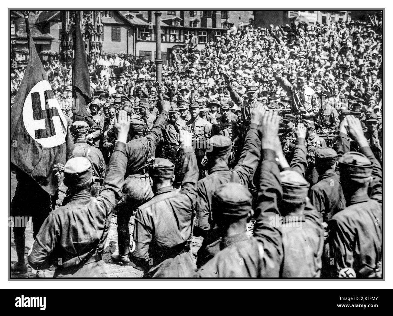 1920s Adolf Hitler (leader del partito nazista), Joseph Goebbels (Gaoleiter a Berlino), Franz Pfeffer von Salomon (leader della SA), ecc. al raduno di Norimberga del 1929, il Congresso del Partito nazista tenutosi a Norimberga, Germania, il 1–4 agosto. Saluti nazisti, uniformi brownshirt, ecc Foto Stock