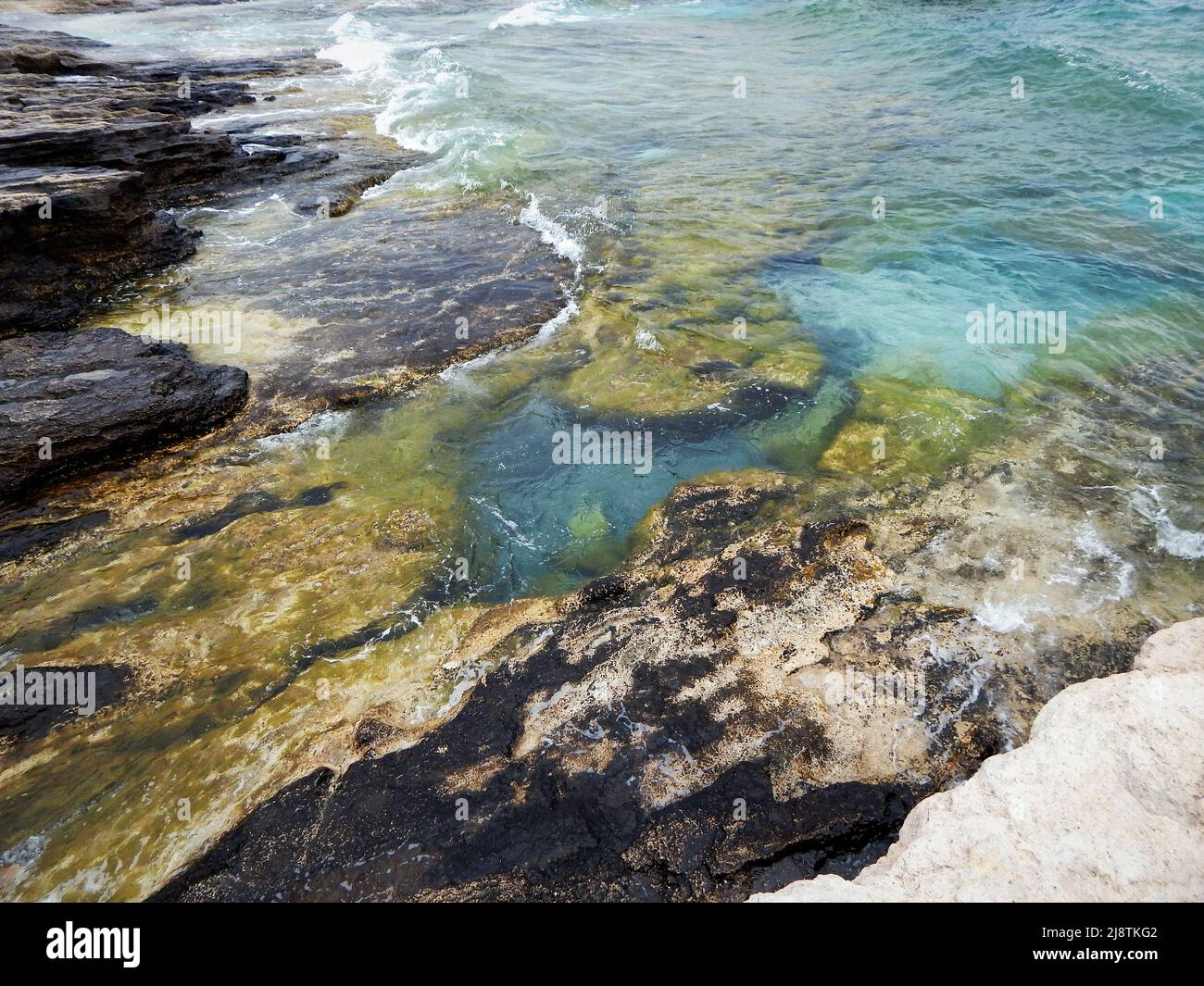 Costa frastagliata del Mar Caspio. Kazakistan. Regione di Mangistau. 15 luglio 2020 anno. Foto Stock