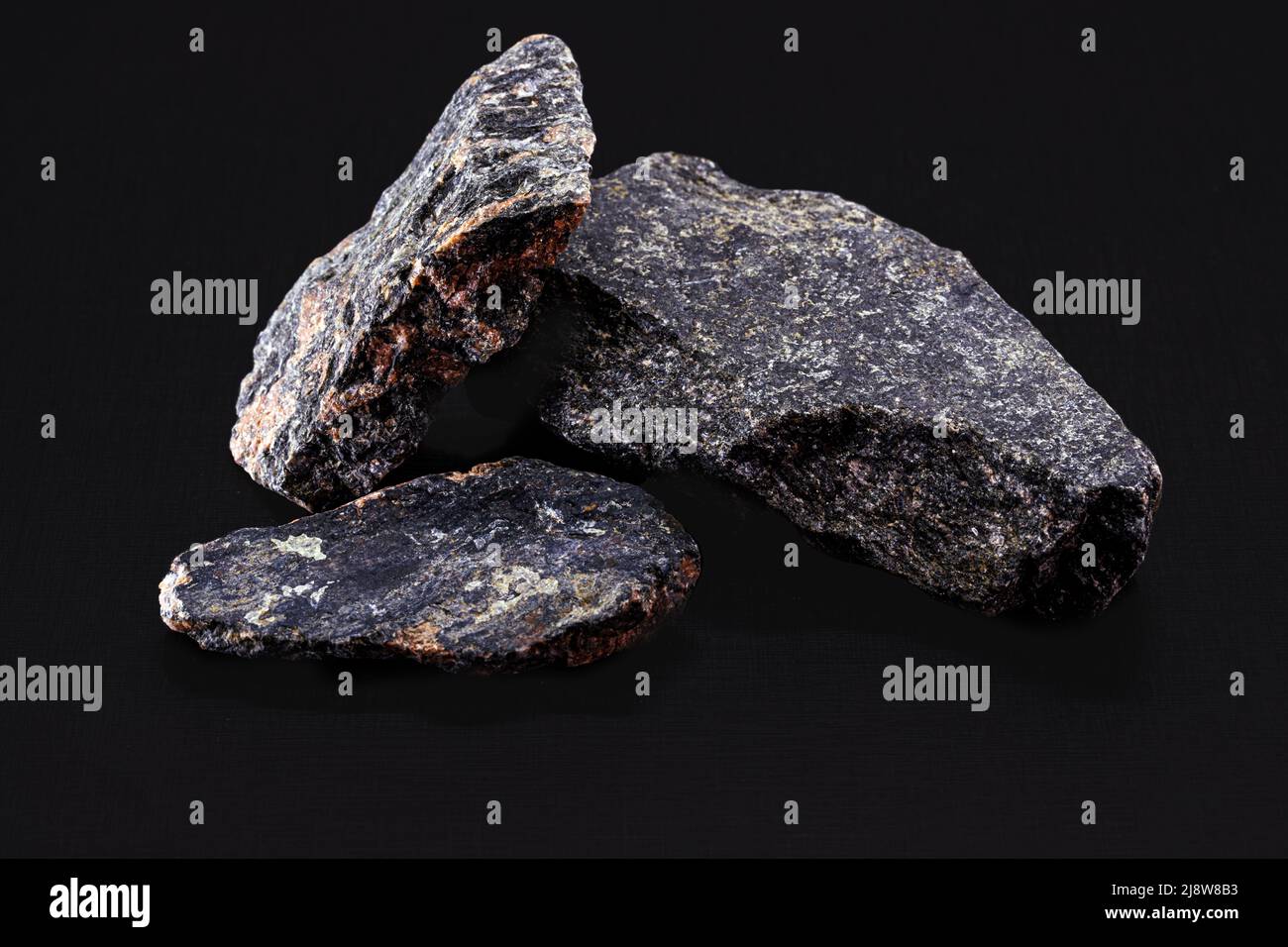 granito o pietra frantumata, minerale utilizzato industrialmente nelle industrie di pavimentazione e di costruzione Foto Stock