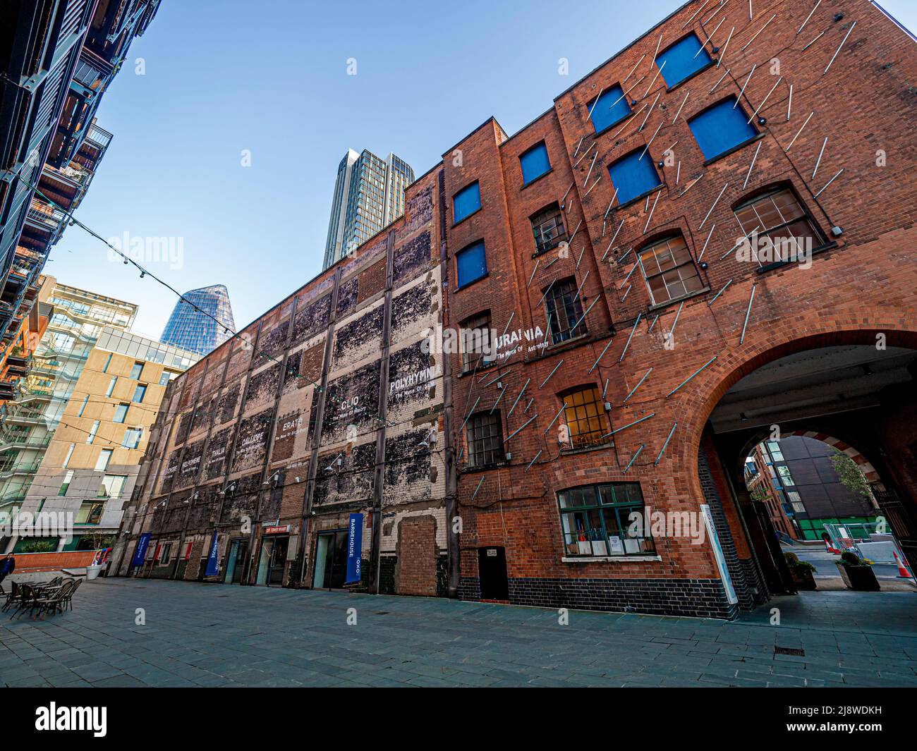 Facciata esterna della galleria del Bargehouse e spazio espositivo situato nel molo della OXO Tower. Londra. Foto Stock