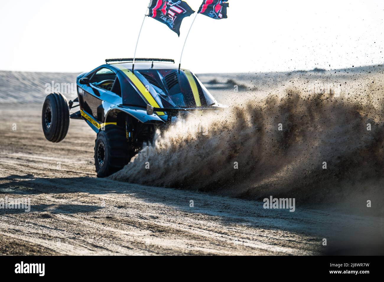 Doha, Qatar, 23 febbraio 2018: Fuoristrada buggy tra le dune di sabbia del deserto del Qatar. Foto Stock