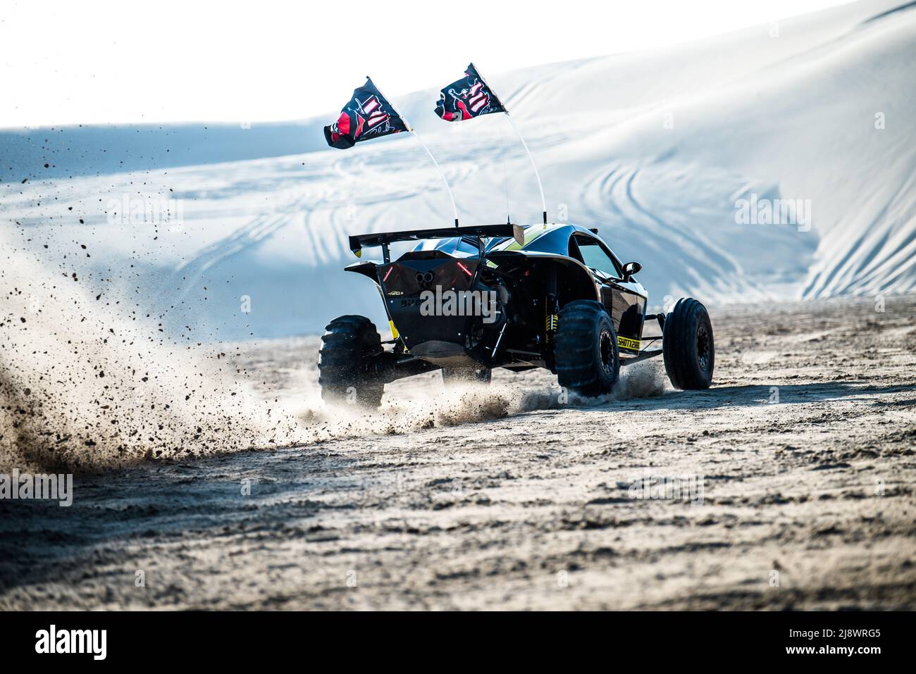 Doha, Qatar, 23 febbraio 2018: Fuoristrada buggy tra le dune di sabbia del deserto del Qatar. Foto Stock